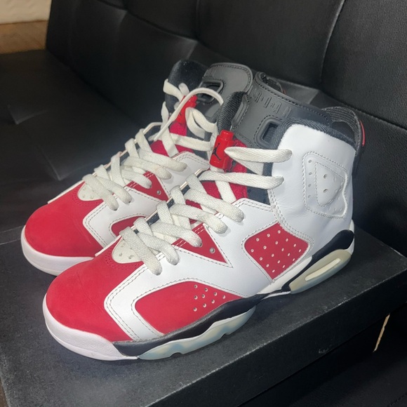 Air Jordan 6 Retro (GS) in a size 5y. - Picture 2 of 8